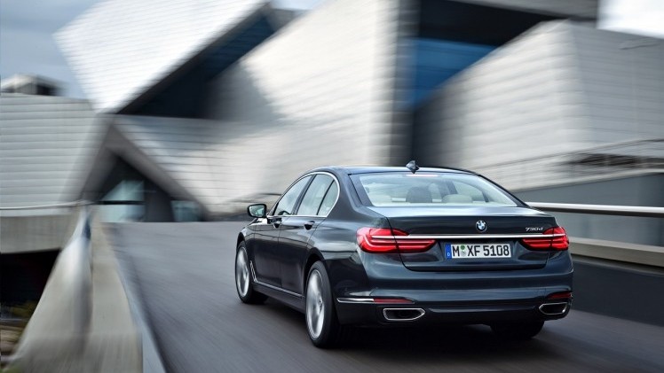 Dit is de nieuwe BMW 7 Serie, die vanaf 24 oktober bij de dealer komt te staan. Tegelijk met de onthulling zijn ook de prijzen bekend gemaakt.