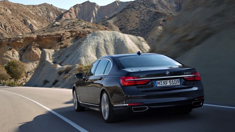 Dit is de nieuwe BMW 7 Serie, die vanaf 24 oktober bij de dealer komt te staan. Tegelijk met de onthulling zijn ook de prijzen bekend gemaakt.