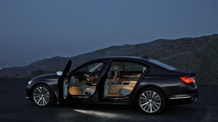 Dit is de nieuwe BMW 7 Serie, die vanaf 24 oktober bij de dealer komt te staan. Tegelijk met de onthulling zijn ook de prijzen bekend gemaakt.