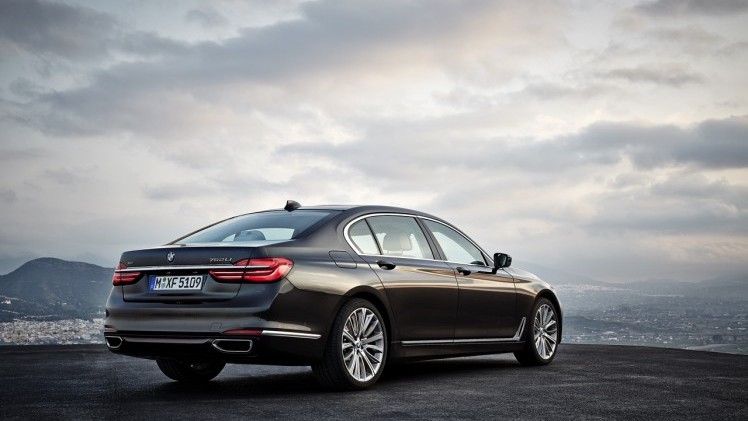 Dit is de nieuwe BMW 7 Serie, die vanaf 24 oktober bij de dealer komt te staan. Tegelijk met de onthulling zijn ook de prijzen bekend gemaakt.