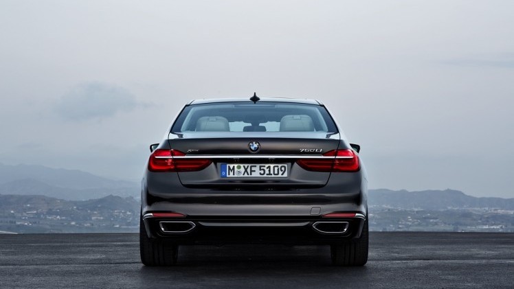 Dit is de nieuwe BMW 7 Serie, die vanaf 24 oktober bij de dealer komt te staan. Tegelijk met de onthulling zijn ook de prijzen bekend gemaakt.