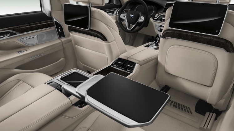 Dit is de nieuwe BMW 7 Serie, die vanaf 24 oktober bij de dealer komt te staan. Tegelijk met de onthulling zijn ook de prijzen bekend gemaakt.