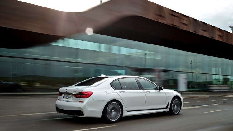 Dit is de nieuwe BMW 7 Serie, die vanaf 24 oktober bij de dealer komt te staan. Tegelijk met de onthulling zijn ook de prijzen bekend gemaakt.