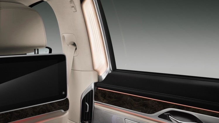 Dit is de nieuwe BMW 7 Serie, die vanaf 24 oktober bij de dealer komt te staan. Tegelijk met de onthulling zijn ook de prijzen bekend gemaakt.