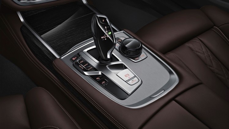 Dit is de nieuwe BMW 7 Serie, die vanaf 24 oktober bij de dealer komt te staan. Tegelijk met de onthulling zijn ook de prijzen bekend gemaakt.