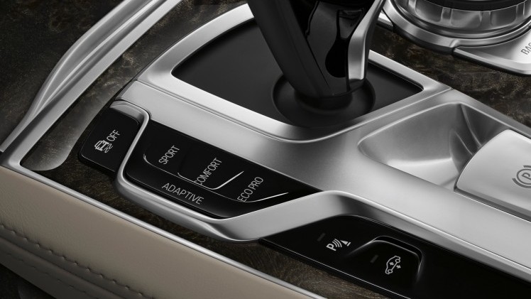 Dit is de nieuwe BMW 7 Serie, die vanaf 24 oktober bij de dealer komt te staan. Tegelijk met de onthulling zijn ook de prijzen bekend gemaakt.