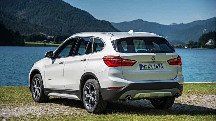Autotest nieuwe BMW X1 met de xDrive25i en xDrive25d. De crossover transformeert tot SUV en is ook nog veel ruimer dan voorheen.
