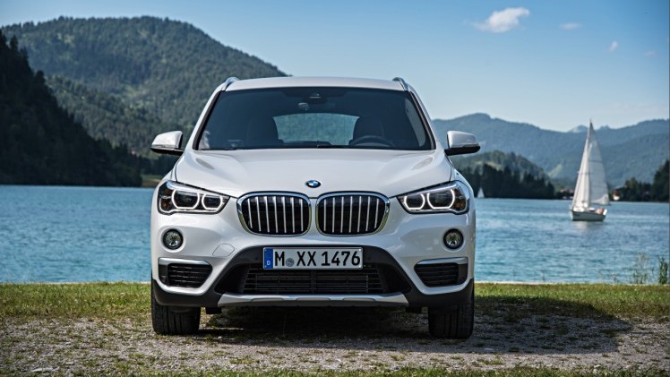 Autotest nieuwe BMW X1 met de xDrive25i en xDrive25d. De crossover transformeert tot SUV en is ook nog veel ruimer dan voorheen.