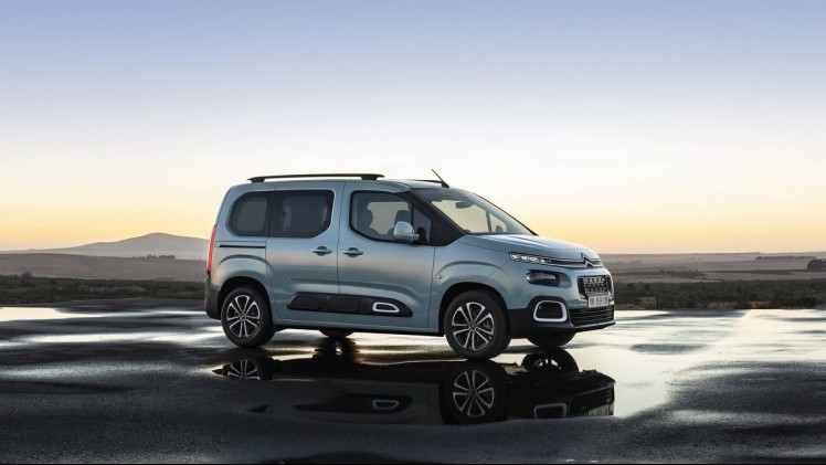 Citroen lanceert de nieuwe Berlingo en loopt voor op de nieuwe Peugeot Partner en Opel Combo.