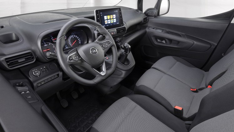 Opel brengt synchroon aan de Partner en Berlingo de nieuwe Combo bestelwagen.