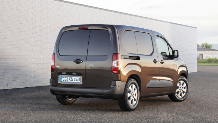 Opel brengt synchroon aan de Partner en Berlingo de nieuwe Combo bestelwagen.