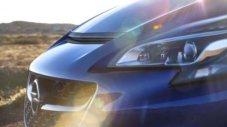 Nieuwe Corsa E OPC met 1.6 SIDI Turbo staat op de Autosalon van Genve 2015. Hij is krachtiger en heeft een verbeterd onderstel. Het verbruik baart zorgen voor de prijs.