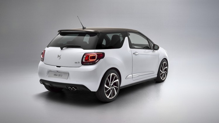 DS introduceert de nieuwe DS 3 met een echte facelift. Vanaf 2016 heet de DS3 Racing voortaan DS3 Performance en die is nog sneller.