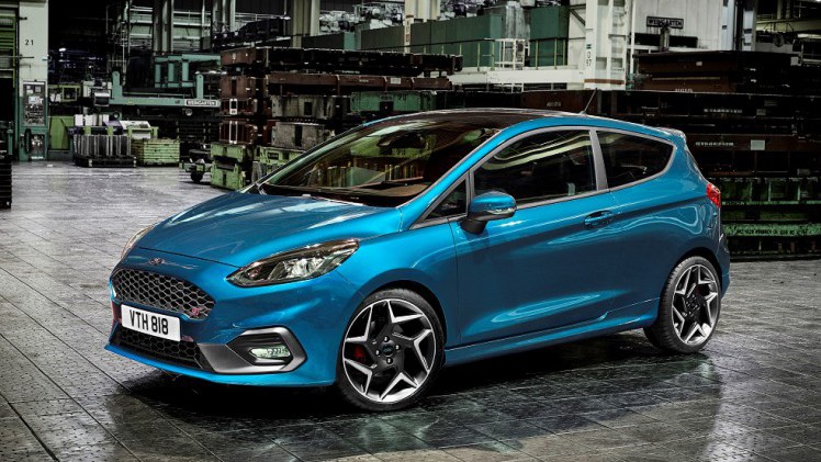 Ford heeft nu ook de sportieve topversie van de nieuwe Fiesta onthuld. Over het algemeen is de nieuwe generatie Fiesta een evolutie, maar onder de kap huist een kleine revolutie?