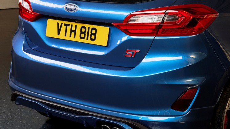 Ford heeft nu ook de sportieve topversie van de nieuwe Fiesta onthuld. Over het algemeen is de nieuwe generatie Fiesta een evolutie, maar onder de kap huist een kleine revolutie?