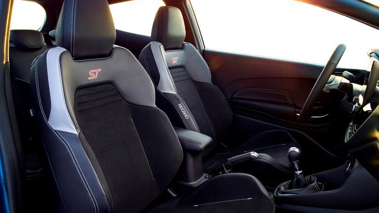 Ford heeft nu ook de sportieve topversie van de nieuwe Fiesta onthuld. Over het algemeen is de nieuwe generatie Fiesta een evolutie, maar onder de kap huist een kleine revolutie?