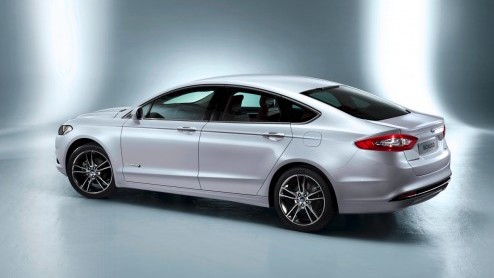 Nieuwe Ford Mondeo geeft acte de presence in Nederland met sneak preview bij dealer. In december staat de nieuwe Mondeo in de showroom.