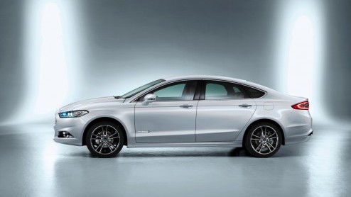 Nieuwe Ford Mondeo geeft acte de presence in Nederland met sneak preview bij dealer. In december staat de nieuwe Mondeo in de showroom.