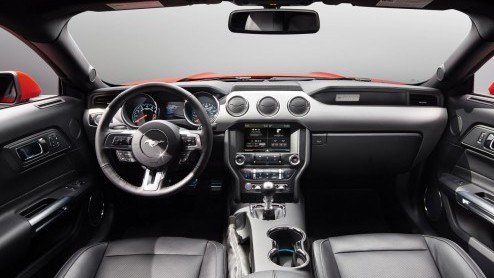 Ford heeft de nieuwe Mustang onthuld. De Mustang zal voor het eerst, na vijftig jaar van productie, ook in Europa via de officile kanalen te koop komen.