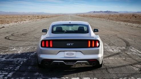 Ford heeft de nieuwe Mustang onthuld. De Mustang zal voor het eerst, na vijftig jaar van productie, ook in Europa via de officile kanalen te koop komen.