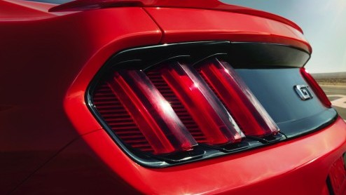 Ford heeft de nieuwe Mustang onthuld. De Mustang zal voor het eerst, na vijftig jaar van productie, ook in Europa via de officile kanalen te koop komen.