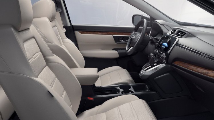 Bij verrassing is daar ineens de nieuwe 2017 Honda CR-V. Er is alleen nog Amerikaanse informatie, maar de auto zal ongetwijfeld ook naar Europa komen. De auto heeft enkele Honda-primeurs.