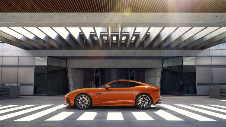 De Jaguar F-Type SVR is met zijn 575 pk en sportieve DNA een supercar in roadsterformaat. Met nieuwe beelden en deze video komen we alvast in de stemming.