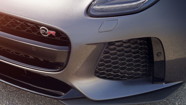 De Jaguar F-Type SVR is met zijn 575 pk en sportieve DNA een supercar in roadsterformaat. Met nieuwe beelden en deze video komen we alvast in de stemming.