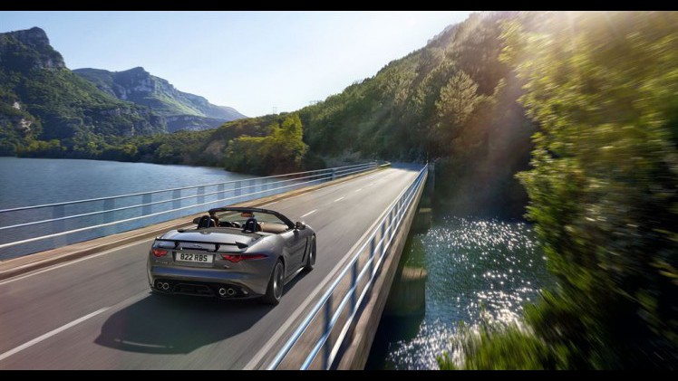 De Jaguar F-Type SVR is met zijn 575 pk en sportieve DNA een supercar in roadsterformaat. Met nieuwe beelden en deze video komen we alvast in de stemming.