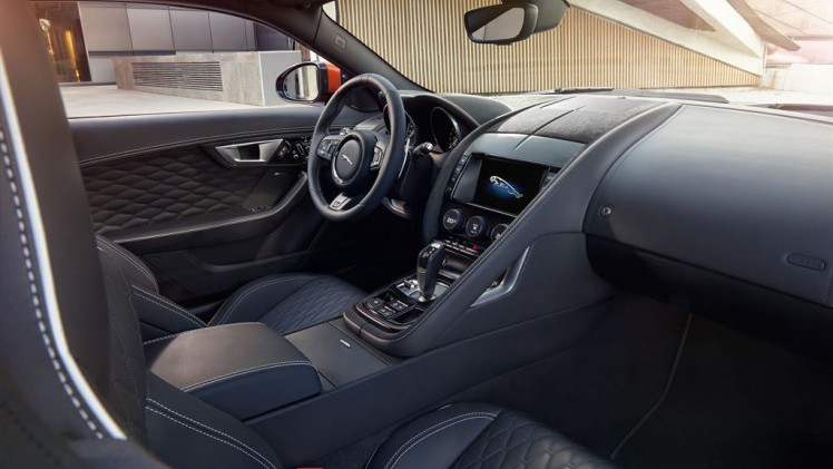 De Jaguar F-Type SVR is met zijn 575 pk en sportieve DNA een supercar in roadsterformaat. Met nieuwe beelden en deze video komen we alvast in de stemming.