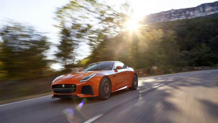 De Jaguar F-Type SVR is met zijn 575 pk en sportieve DNA een supercar in roadsterformaat. Met nieuwe beelden en deze video komen we alvast in de stemming.