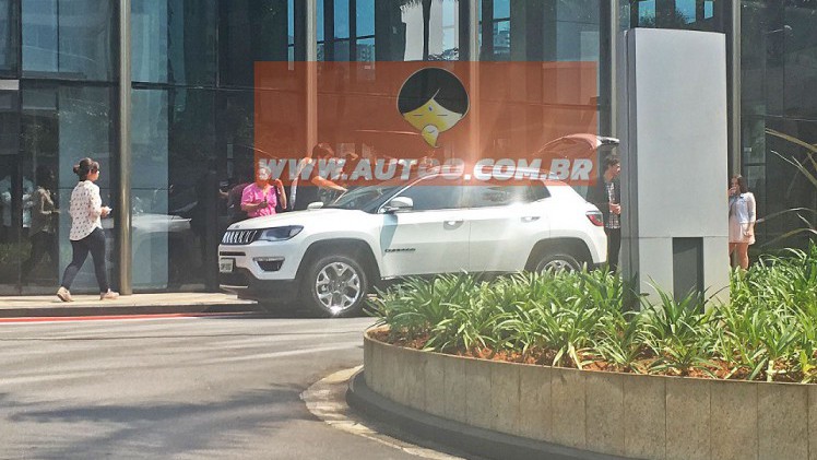 De nieuwe Jeep Compass, die de huidige Compass en Patriot gaat vervangen, is gespot tijdens een photoshoot in Brazili, waardoor we nu al weten hoe hij eruit komt te zien.