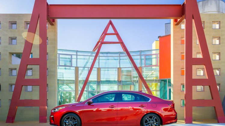 Kia maakt op de Amerikaanse markt een begin met de nieuwe generatie Forte. In Detroit staat de nieuwe sedan.
