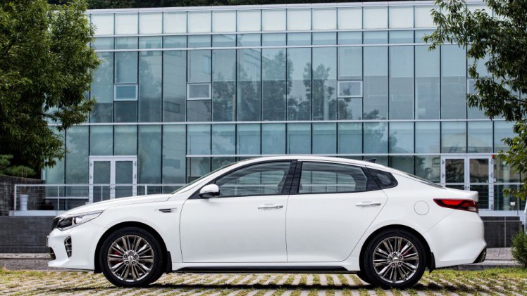 Nieuwe Kia Optima ook als plug-in hybride op de markt. De Optima PHEV verschijnt in 2016 in Nederland, naast de Optima GT en Optima Wagon.