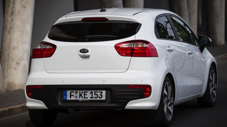 Nieuwe uitvoeringen en prijzen van de Kia Rio in 2015.