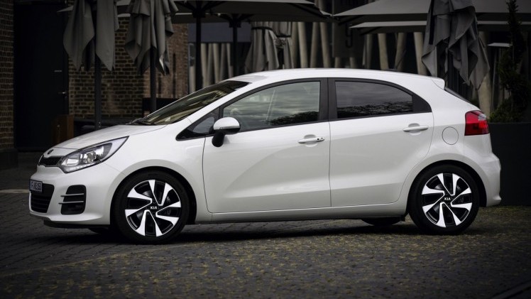 Nieuwe uitvoeringen en prijzen van de Kia Rio in 2015.