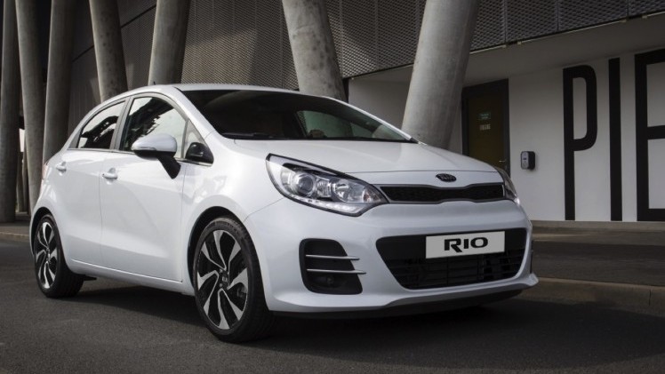 Nieuwe uitvoeringen en prijzen van de Kia Rio in 2015.