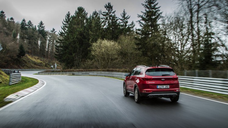 Autotest nieuwe Kia Sportage. Kia introduceert een nieuwe Sportage en in deze rijtest voelen we de 1.6 T-GDI, 1.7 CDRi en 2.0 CRDi aan de tand.