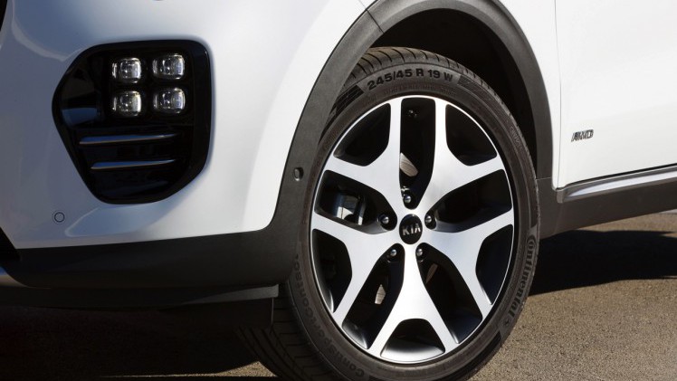 Autotest nieuwe Kia Sportage. Kia introduceert een nieuwe Sportage en in deze rijtest voelen we de 1.6 T-GDI, 1.7 CDRi en 2.0 CRDi aan de tand.