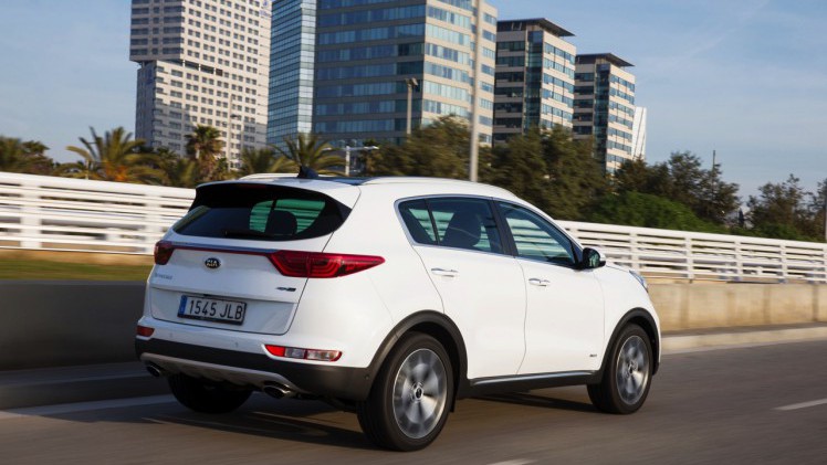 Autotest nieuwe Kia Sportage. Kia introduceert een nieuwe Sportage en in deze rijtest voelen we de 1.6 T-GDI, 1.7 CDRi en 2.0 CRDi aan de tand.