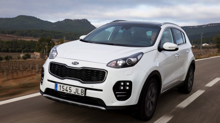 Autotest nieuwe Kia Sportage. Kia introduceert een nieuwe Sportage en in deze rijtest voelen we de 1.6 T-GDI, 1.7 CDRi en 2.0 CRDi aan de tand.