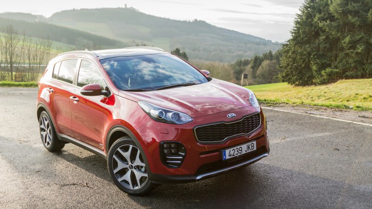 Autotest nieuwe Kia Sportage. Kia introduceert een nieuwe Sportage en in deze rijtest voelen we de 1.6 T-GDI, 1.7 CDRi en 2.0 CRDi aan de tand.