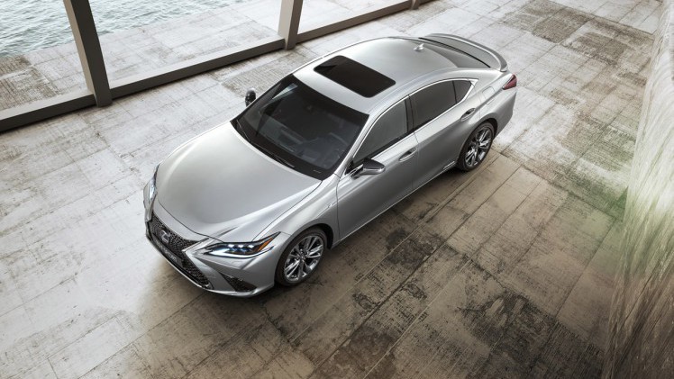 Lexus plaatst de nieuwe voorwielaangedreven ES op het niveau van de GS die gaat verdwijnen.