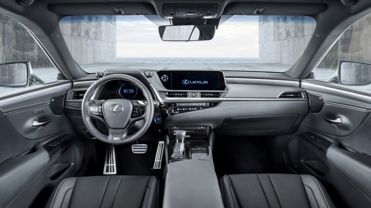 Lexus plaatst de nieuwe voorwielaangedreven ES op het niveau van de GS die gaat verdwijnen.