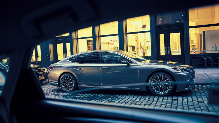 De nieuwe Lexus LS 500h heeft een prijs en zal vanaf half december worden geleverd.