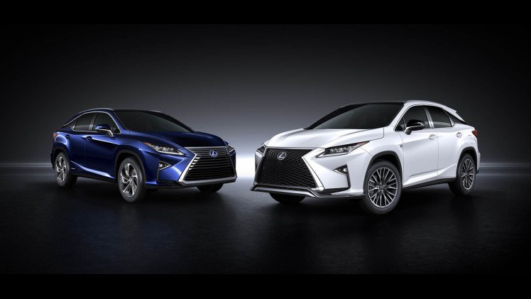 Uitvoeringen en prijzen nieuwe Lexus RX450h bekend gemaakt. De hybride SUV staat rond de jaarwisseling bij de dealer.