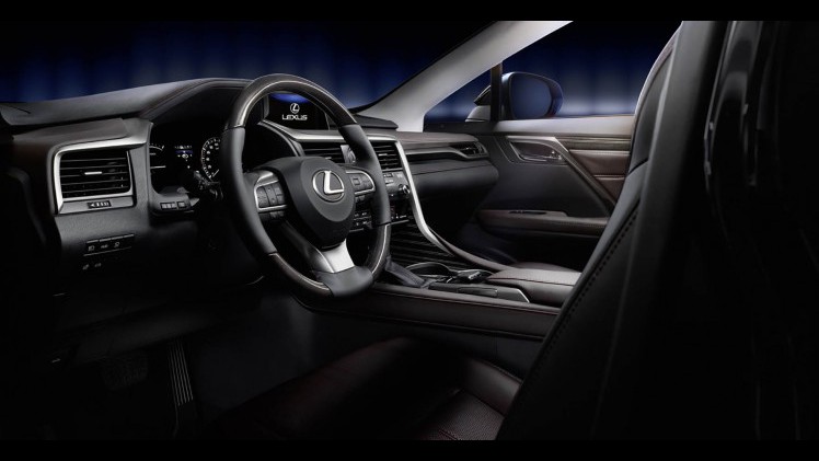 Uitvoeringen en prijzen nieuwe Lexus RX450h bekend gemaakt. De hybride SUV staat rond de jaarwisseling bij de dealer.