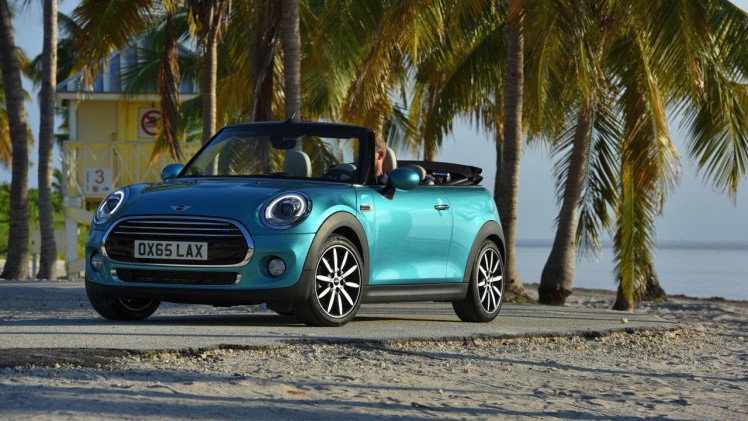 De nieuwe MINI Cabrio F57 is onthuld. Hij gaat vanaf november in productie bij VDL Nedcar en staat rond maart 2016 in de Nederlandse showrooms.