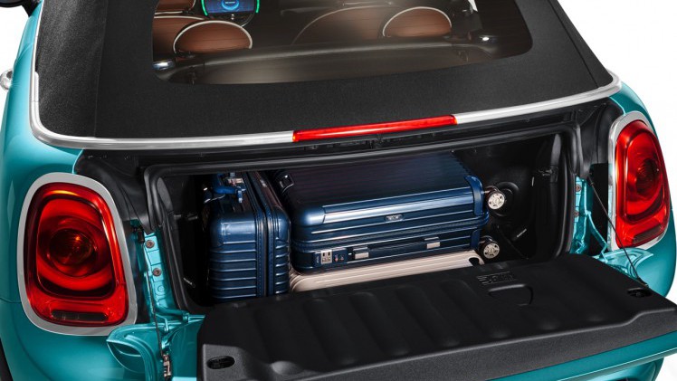 De nieuwe MINI Cabrio F57 is onthuld. Hij gaat vanaf november in productie bij VDL Nedcar en staat rond maart 2016 in de Nederlandse showrooms.