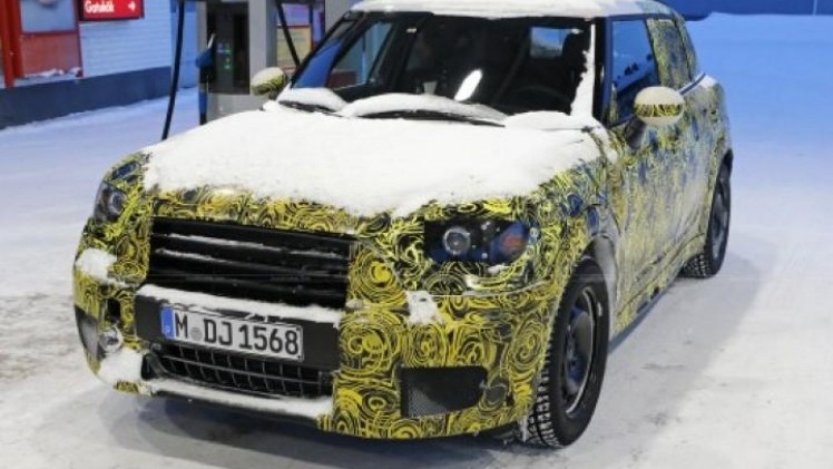 Nieuwe MINI Countryman gesignaleerd op spy video.